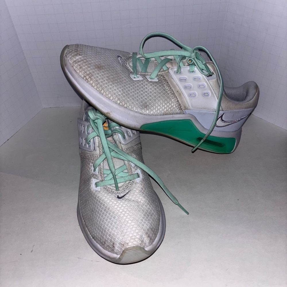 Nike Air Max Bella TR 4 CW3398-101 Women 8 Training Shoes White Athletic Sneaker